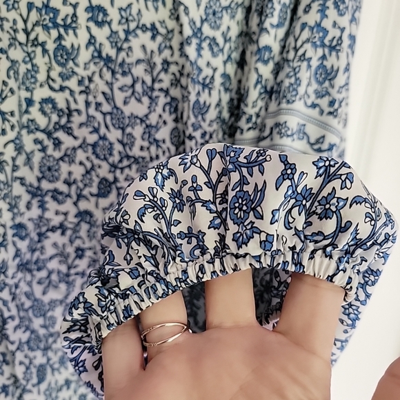 Max Studio Plus Size 2x Top Button Detail Long Sleeve Blue & White Floral - Picture 4 of 11